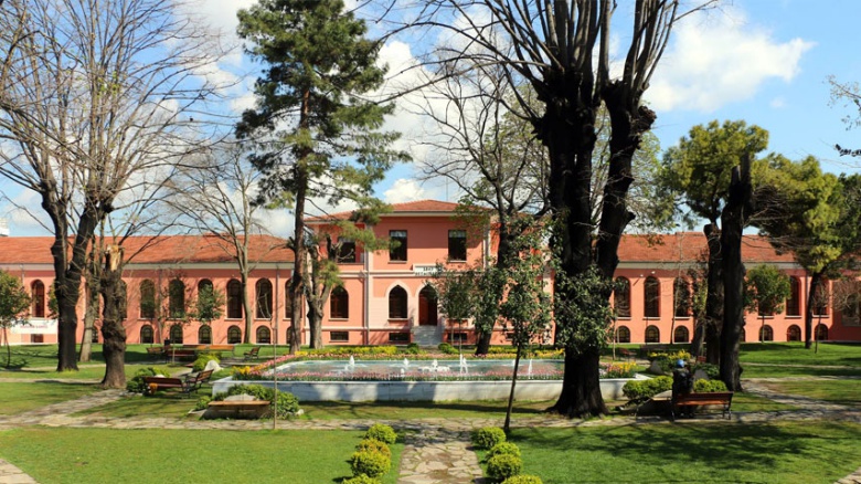 Bezmialem Vakıf Üniversitesi